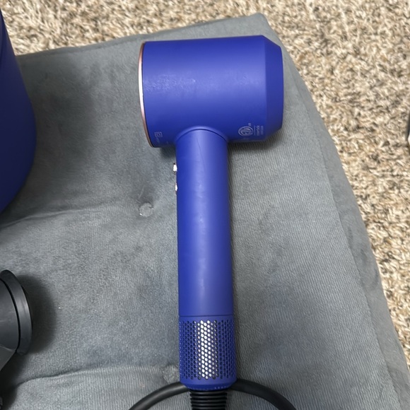 Dyson Supersonic in Blue/Rose - Picture 5 of 7